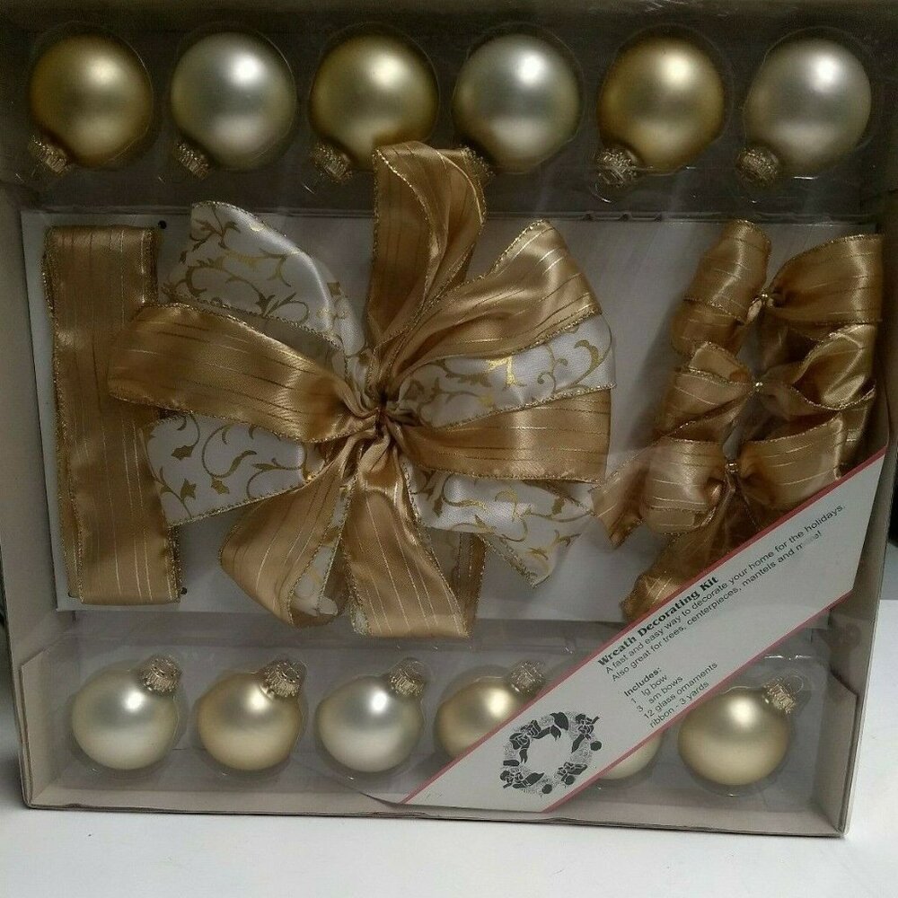 Santa's Workbench Gold & Cream Decorating Kit- Wreath Tree Stairway Door- New